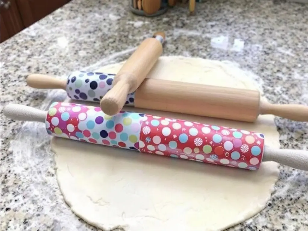 Different types of rolling pins for baking